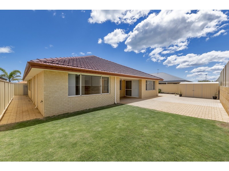 14 Arlette Pass, Lakelands WA 6180