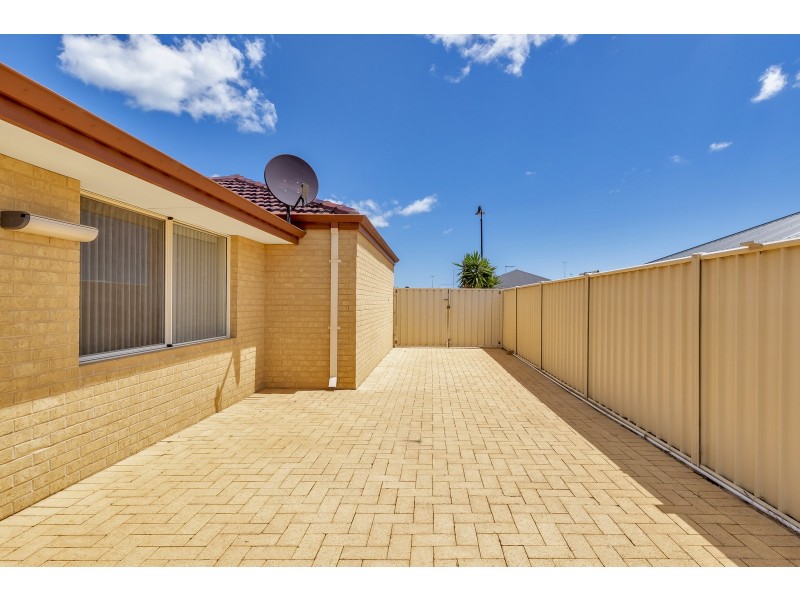 14 Arlette Pass, Lakelands WA 6180