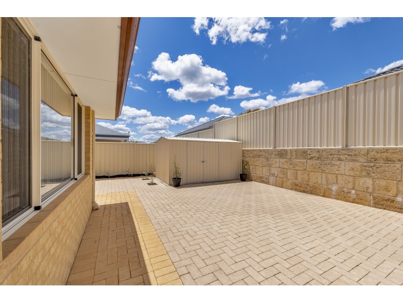 14 Arlette Pass, Lakelands WA 6180