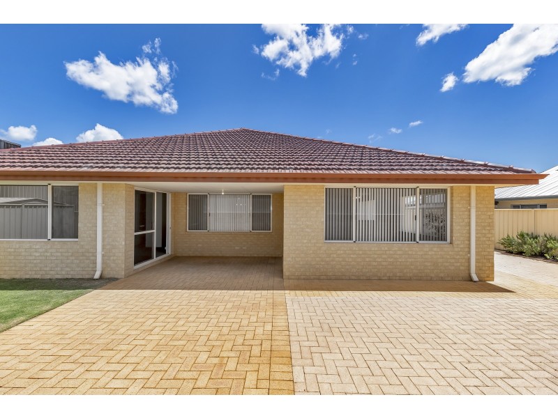 14 Arlette Pass, Lakelands WA 6180