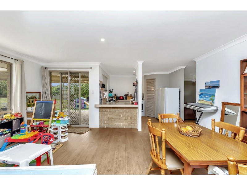15 Balmoral Parade, Halls Head WA 6210