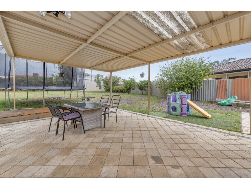 15 Balmoral Parade, Halls Head WA 6210