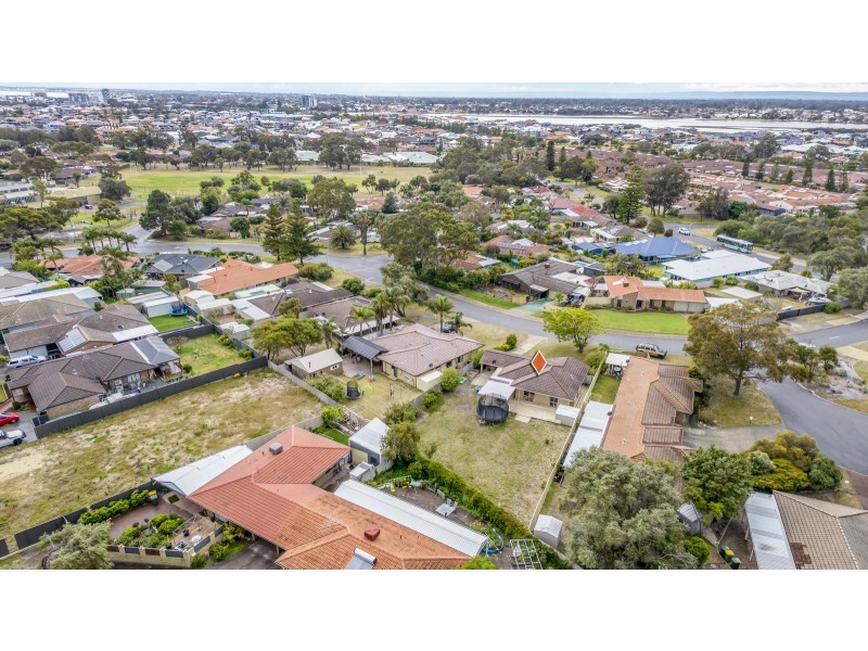 15 Balmoral Parade, Halls Head WA 6210