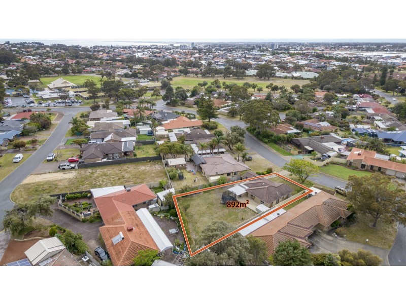 15 Balmoral Parade, Halls Head WA 6210