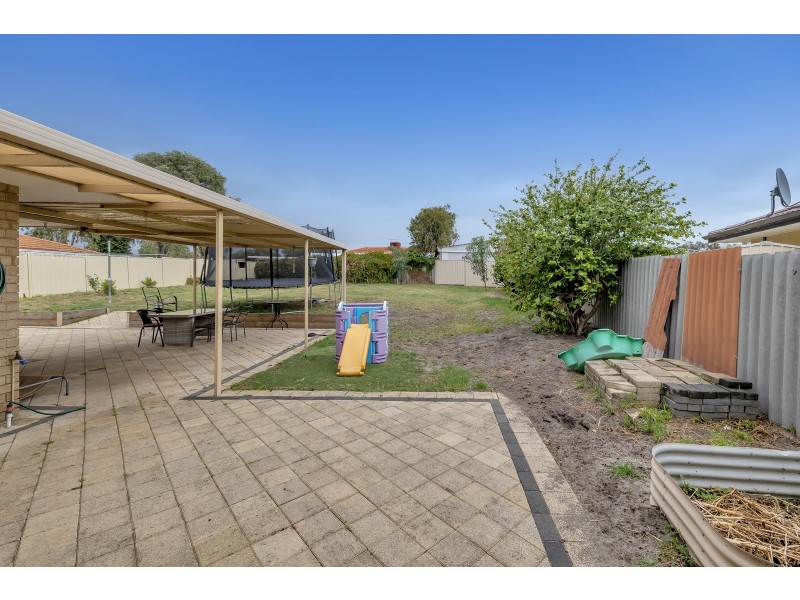 15 Balmoral Parade, Halls Head WA 6210