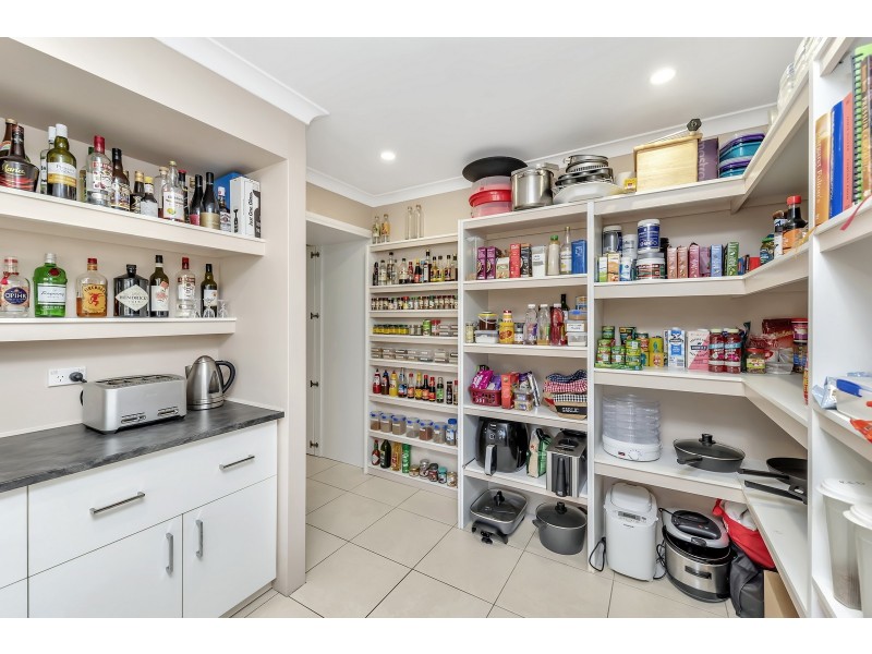 32 Arundel Drive, Wellard WA 6170
