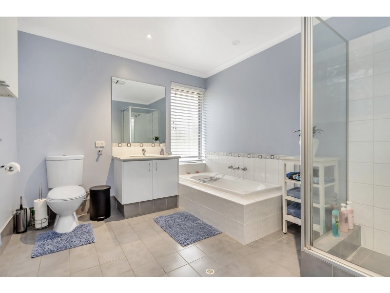 32 Arundel Drive, Wellard WA 6170