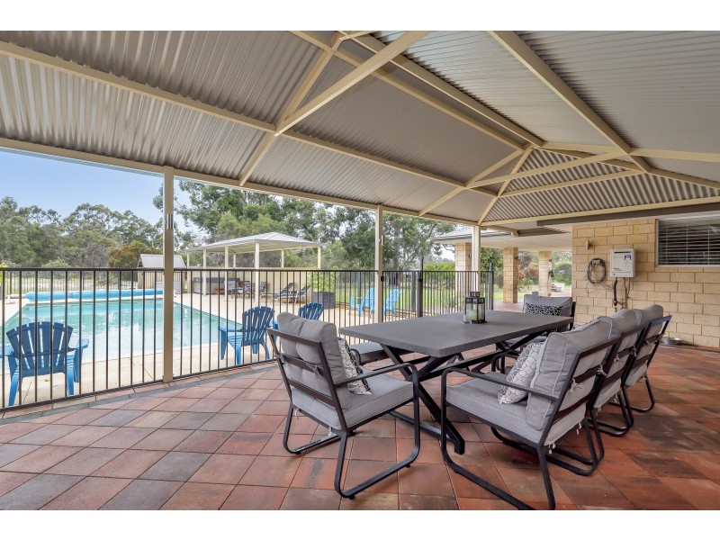 32 Arundel Drive, Wellard WA 6170