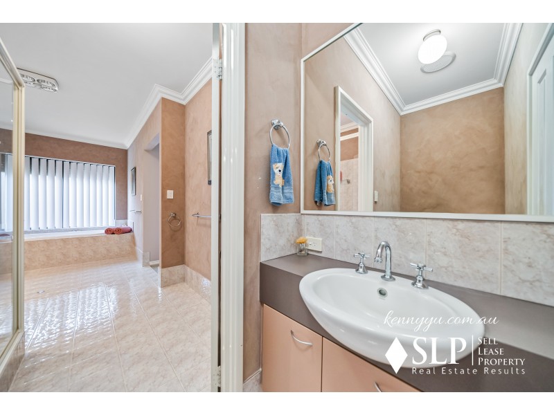 16 Bramley Loop, Madeley WA 6065