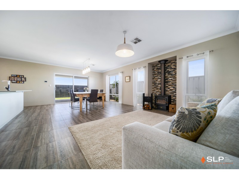 38 Azolla Street, Banksia Grove WA 6031