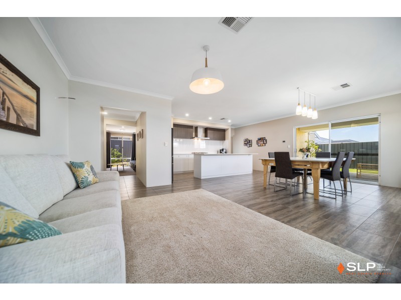 38 Azolla Street, Banksia Grove WA 6031