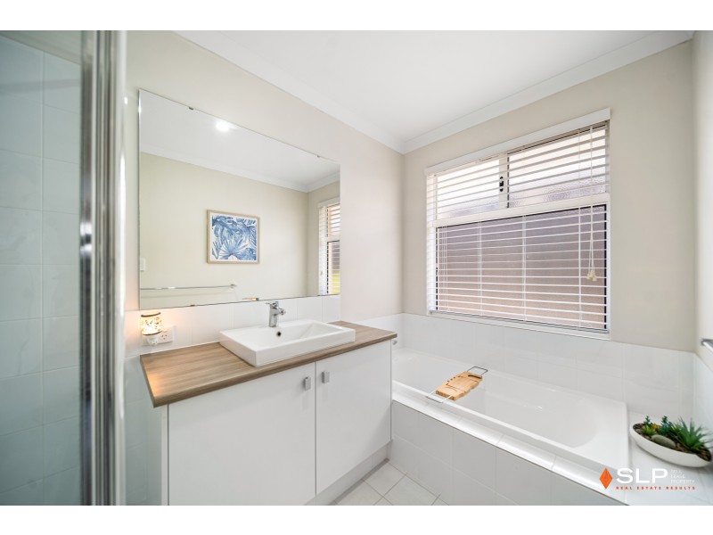 38 Azolla Street, Banksia Grove WA 6031