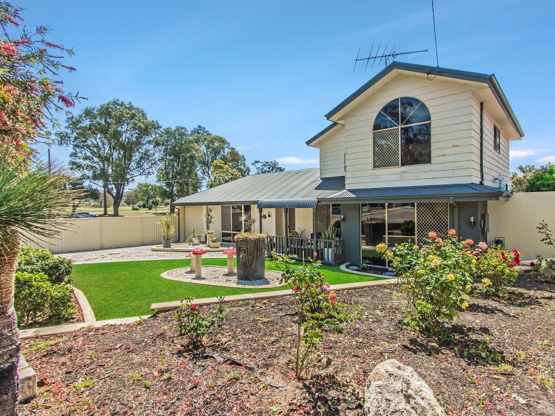 3 Christmas Avenue, Orelia WA 6167