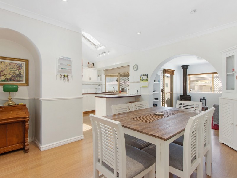 3 Christmas Avenue, Orelia WA 6167