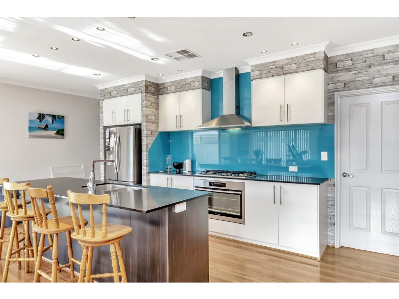 33 Calooli Grove, Golden Bay WA 6174