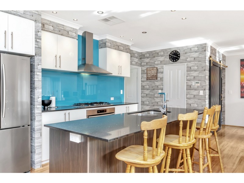 33 Calooli Grove, Golden Bay WA 6174