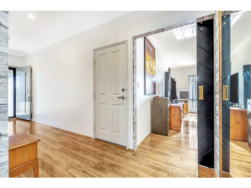 33 Calooli Grove, Golden Bay WA 6174