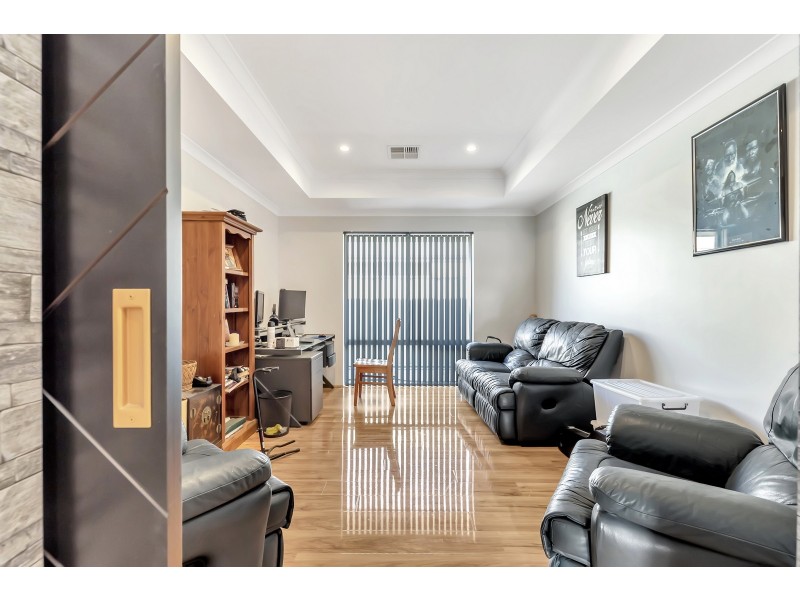 33 Calooli Grove, Golden Bay WA 6174