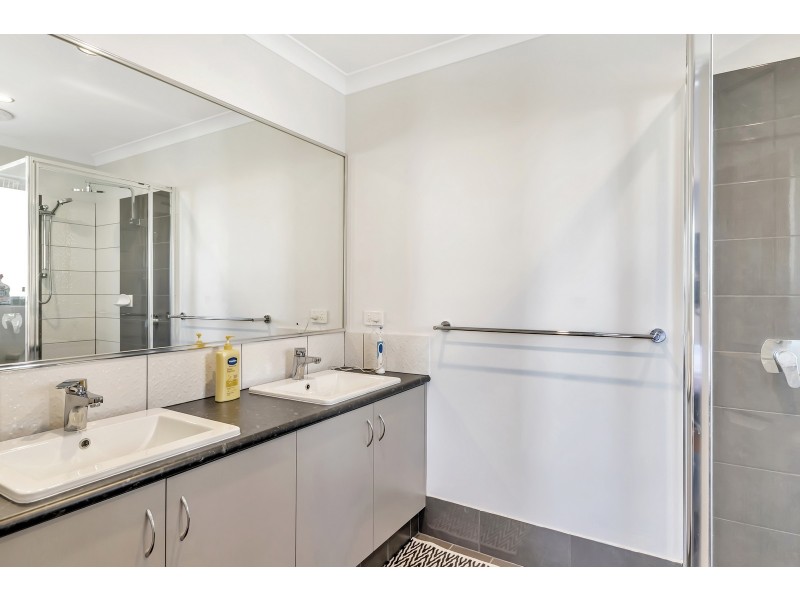 33 Calooli Grove, Golden Bay WA 6174