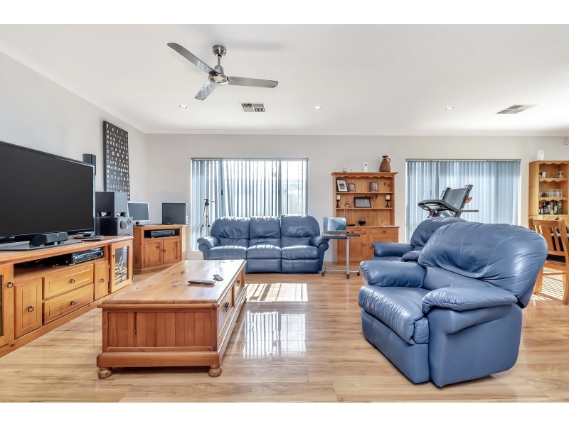 33 Calooli Grove, Golden Bay WA 6174