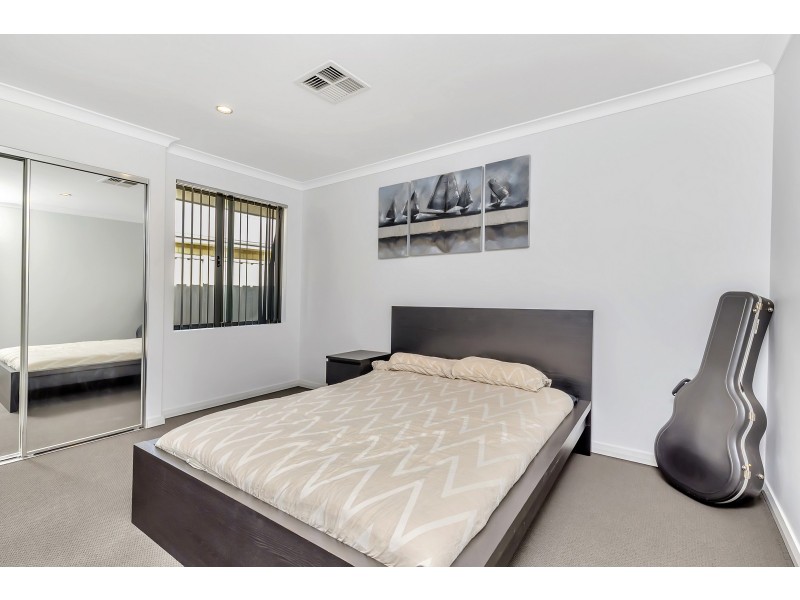 33 Calooli Grove, Golden Bay WA 6174