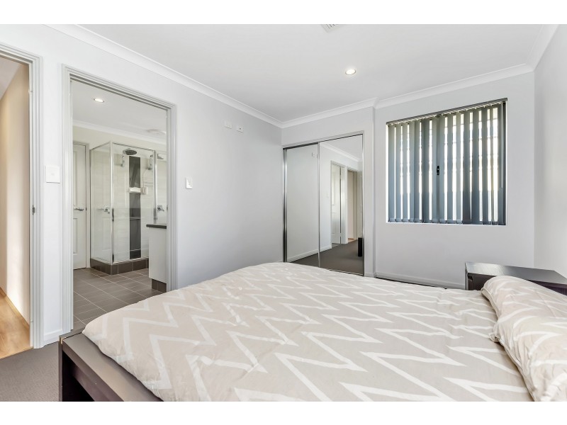 33 Calooli Grove, Golden Bay WA 6174