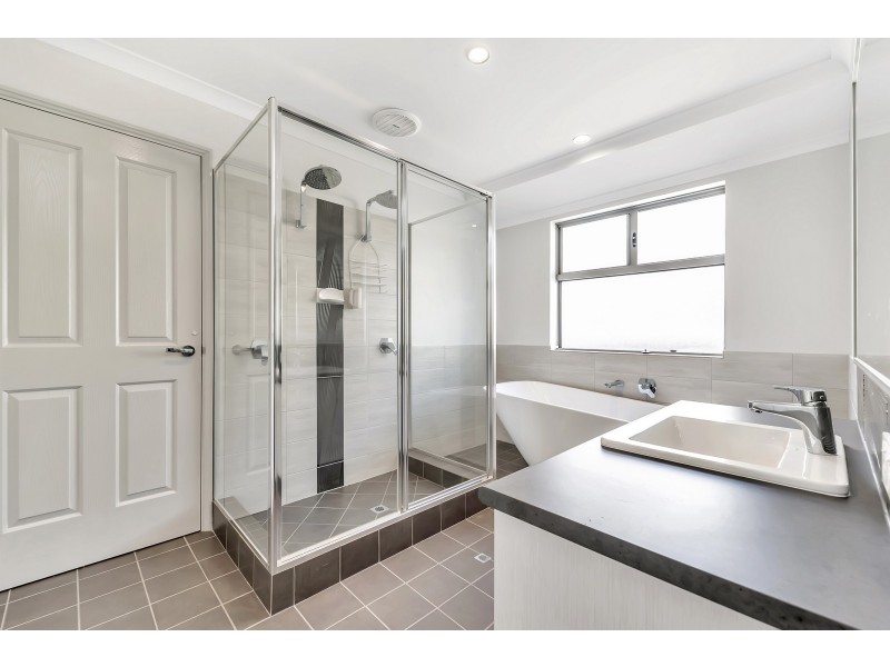 33 Calooli Grove, Golden Bay WA 6174