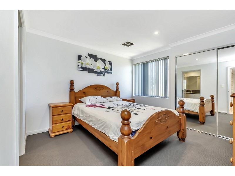 33 Calooli Grove, Golden Bay WA 6174