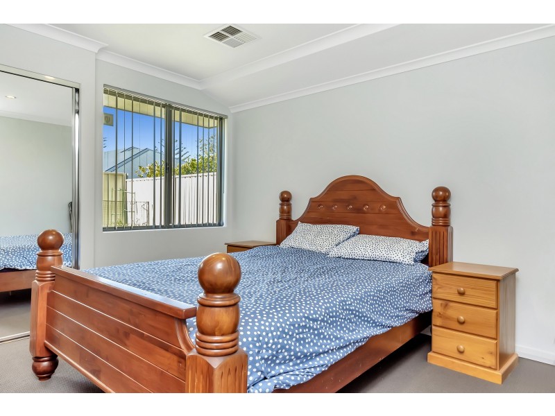 33 Calooli Grove, Golden Bay WA 6174