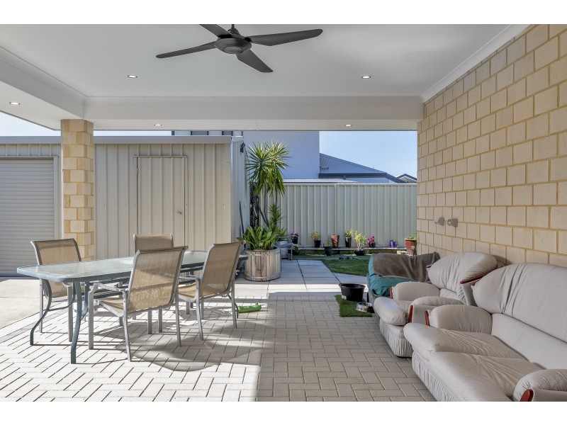 33 Calooli Grove, Golden Bay WA 6174