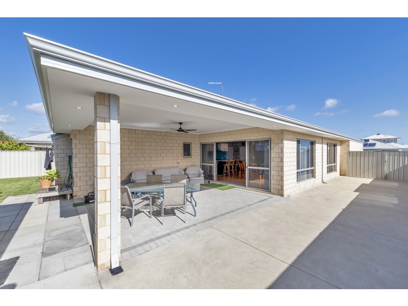 33 Calooli Grove, Golden Bay WA 6174