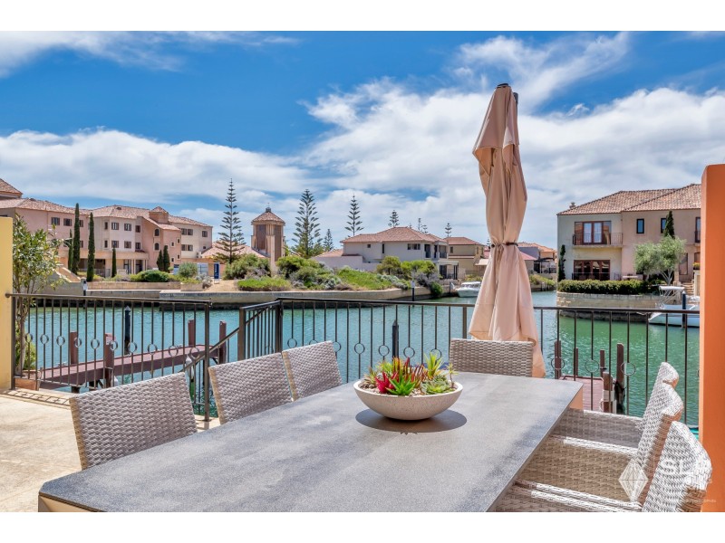 2/18 Port Quays, Wannanup WA 6210