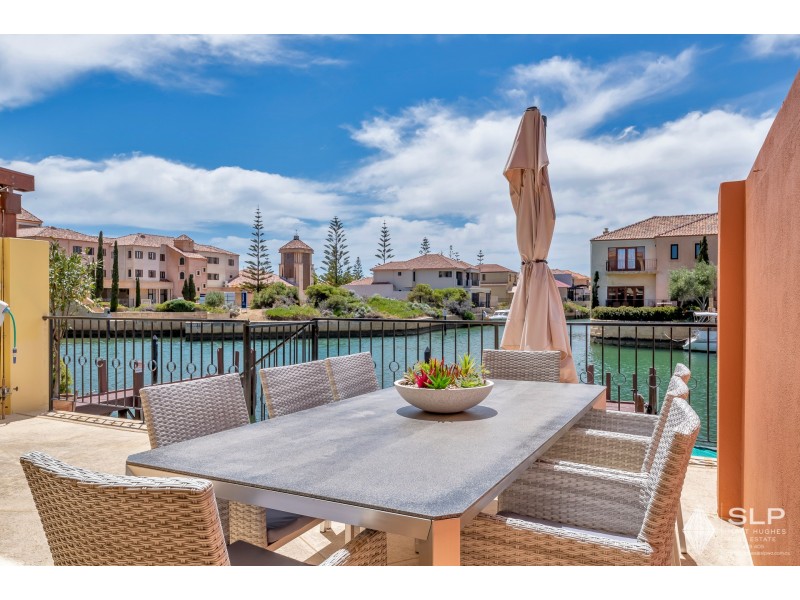 2/18 Port Quays, Wannanup WA 6210