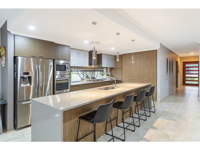 7 Glendale Street, Meadow Springs WA 6210