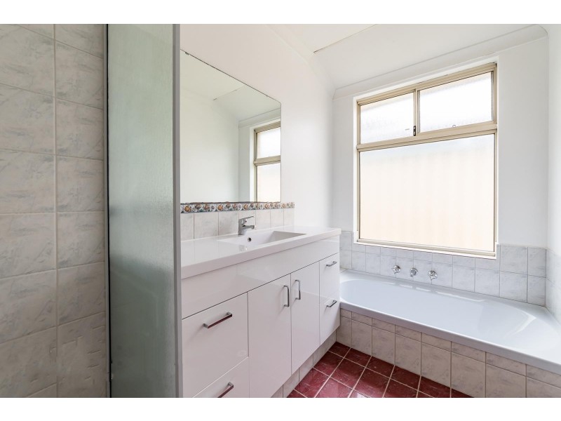7 Caroline Crescent, Bertram WA 6167