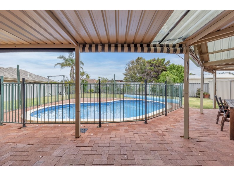 9 Pepperwood Rise, Halls Head WA 6210