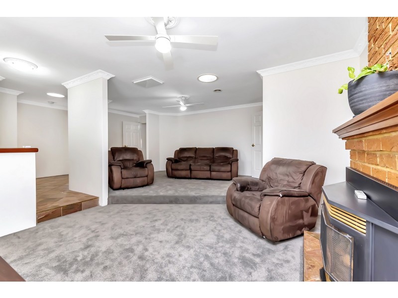 9 Pepperwood Rise, Halls Head WA 6210