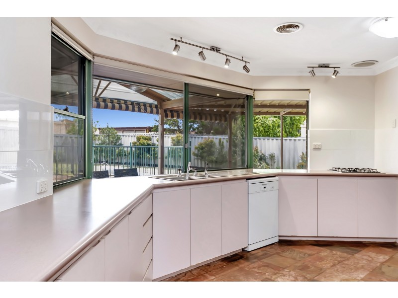 9 Pepperwood Rise, Halls Head WA 6210