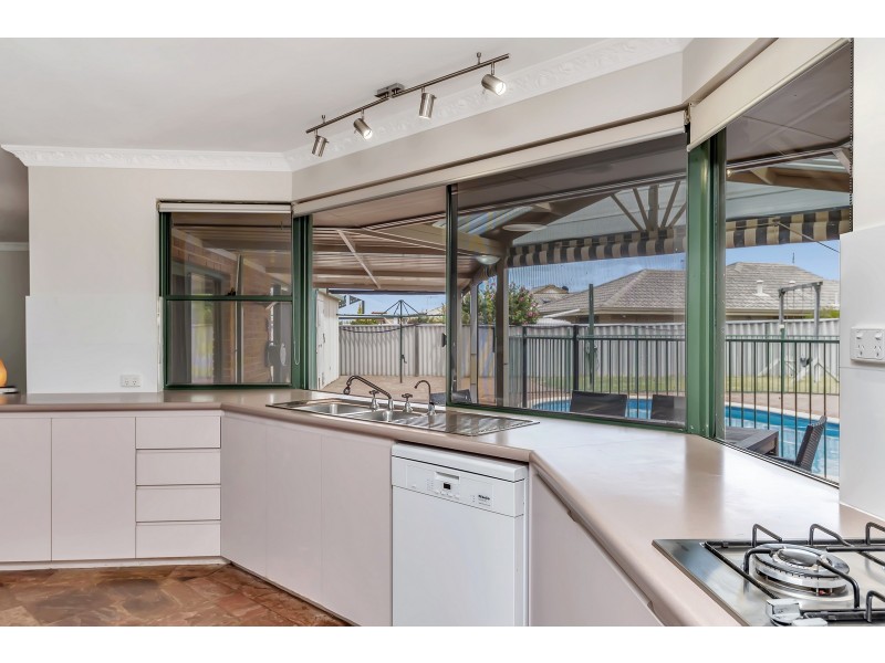 9 Pepperwood Rise, Halls Head WA 6210