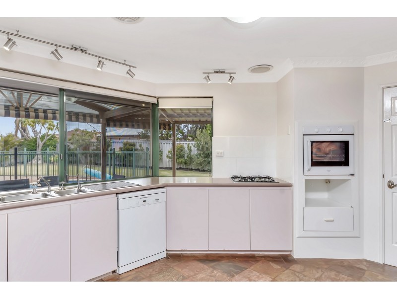 9 Pepperwood Rise, Halls Head WA 6210