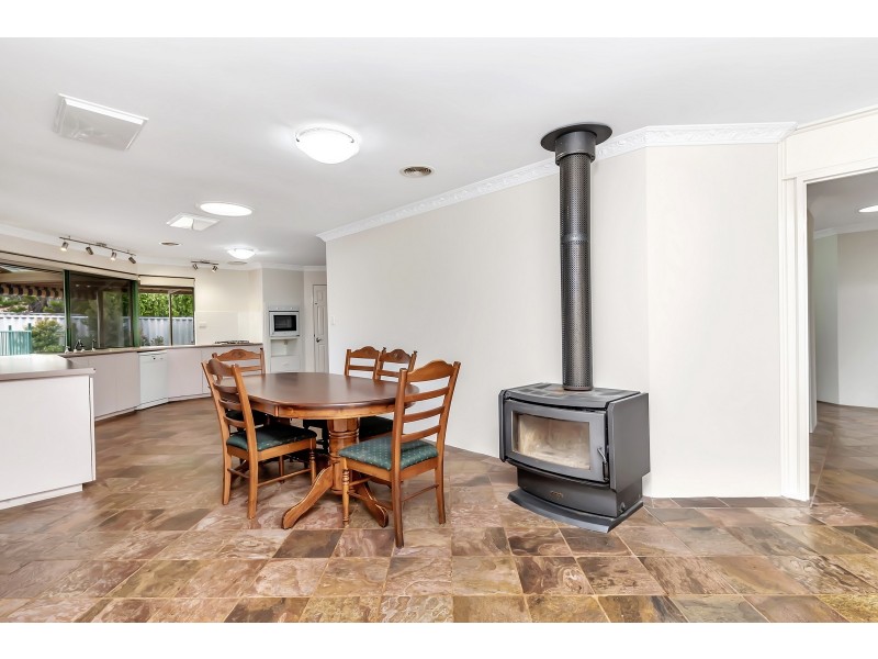 9 Pepperwood Rise, Halls Head WA 6210