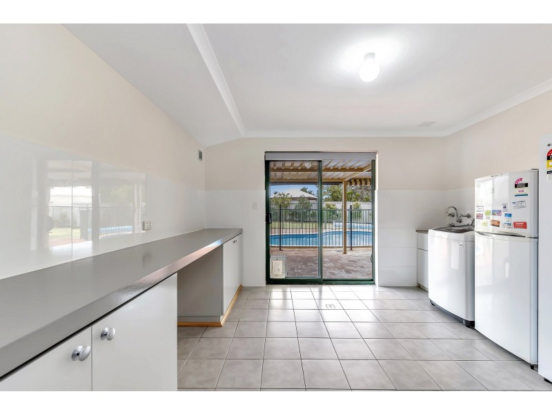 9 Pepperwood Rise, Halls Head WA 6210