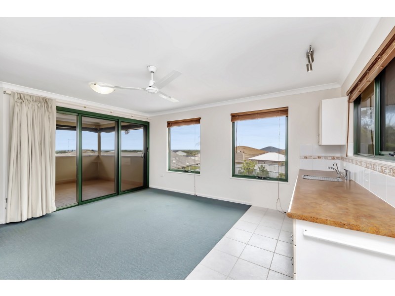 9 Pepperwood Rise, Halls Head WA 6210