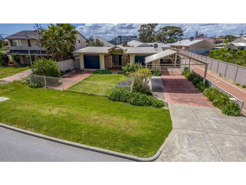 4A Oversby Street, Halls Head WA 6210