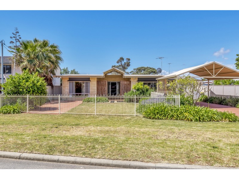 4A Oversby Street, Halls Head WA 6210