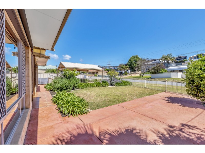 4A Oversby Street, Halls Head WA 6210