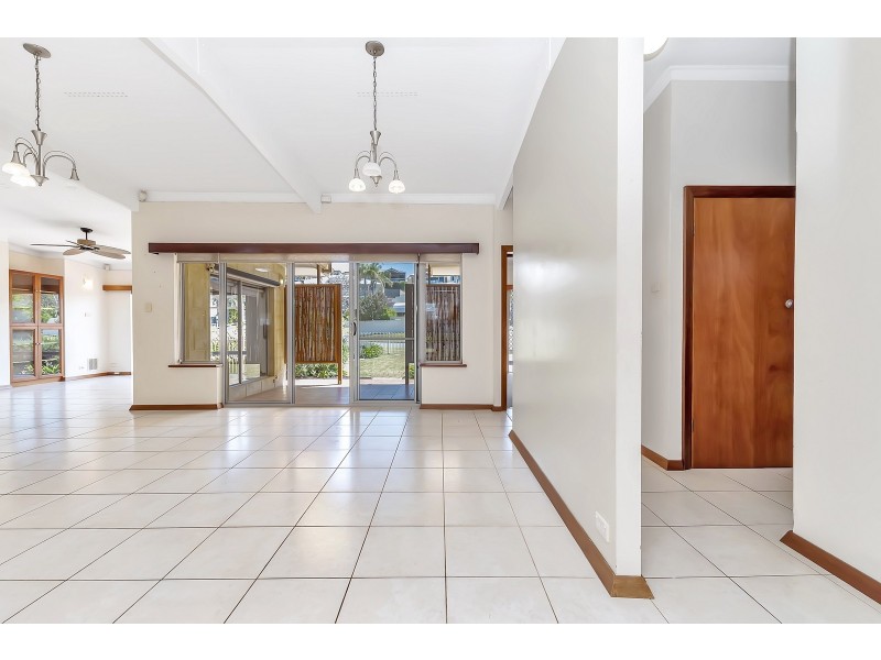 4A Oversby Street, Halls Head WA 6210