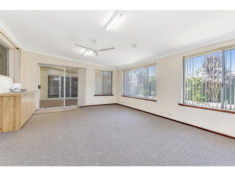 4A Oversby Street, Halls Head WA 6210