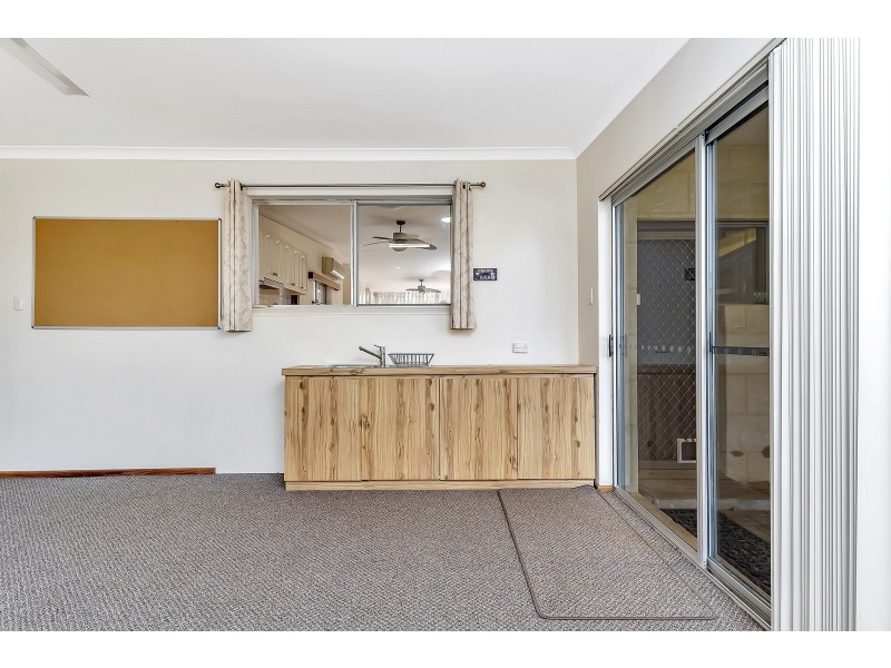 4A Oversby Street, Halls Head WA 6210