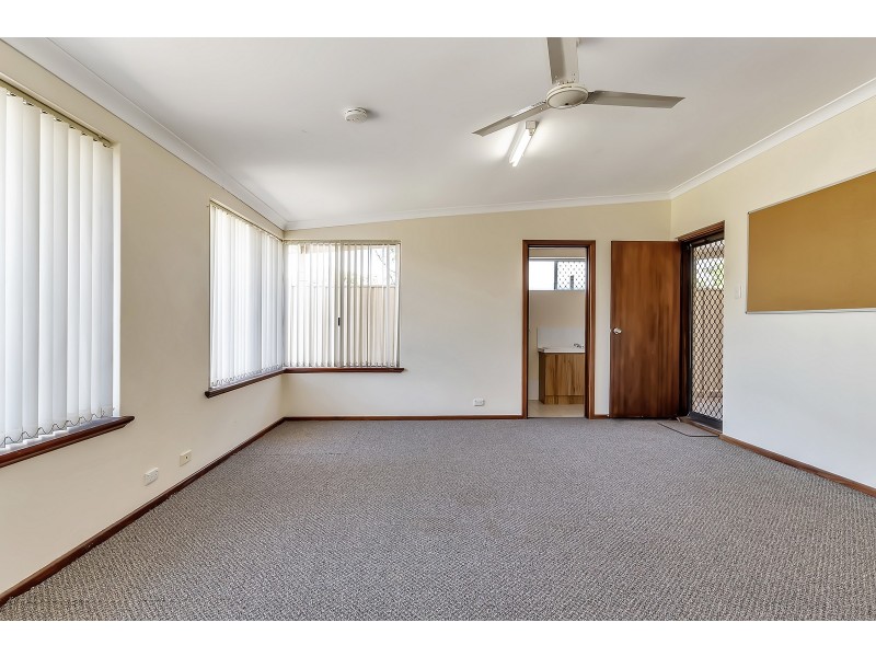 4A Oversby Street, Halls Head WA 6210